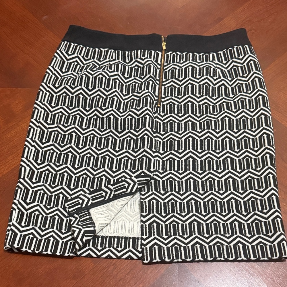 Banana Republic Black and White Zigzag textured thick Mini Skirt geo jacquard - Picture 4 of 9